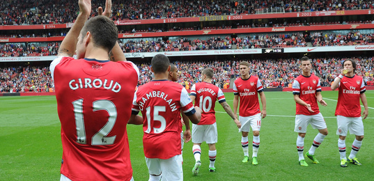 巴西国际新任主帅说球队穿粉色球衣看着像同性恋，事后道歉