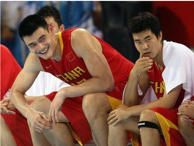 男双首登场，中国队连胜韩国、法国 ｜ 混团世界杯（混团世界杯：男双迎首秀，中国队连克韩国与法国）