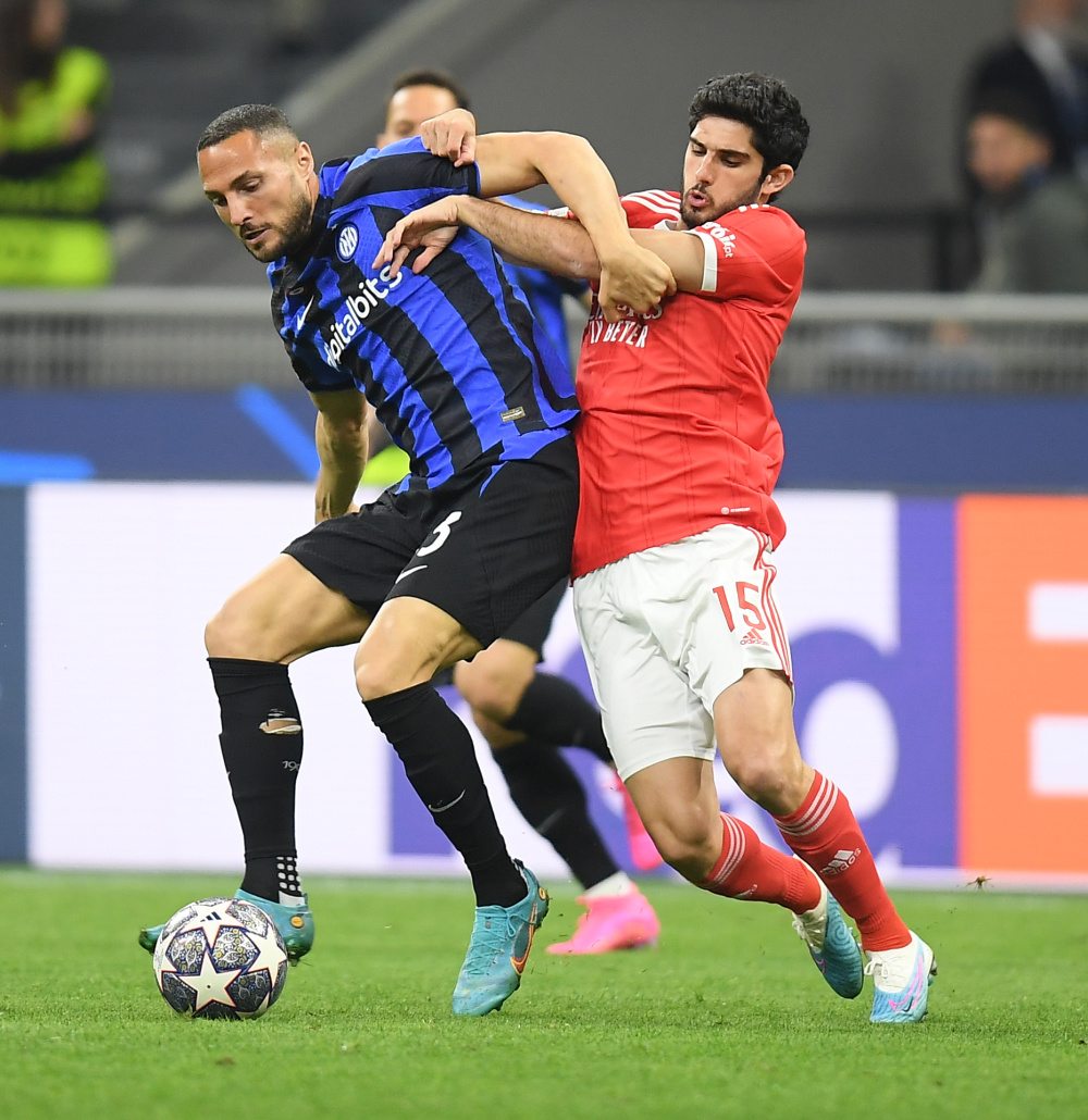 罗马诺：伊镇与那不勒斯就租借卡尤斯特达成协议，等球员点头（罗马诺：伊镇与那不勒斯已谈妥卡尤斯特租借，正待球员同意）