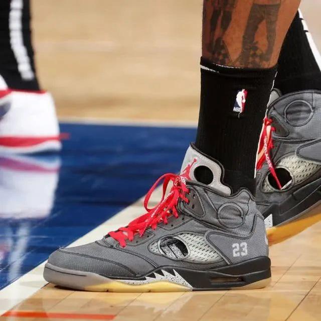 55分！哈登率快船止三连败，新秀26分获赞，或成黄蜂重建支柱（55分之夜！哈登领衔快船止住三连败，新秀26分闪耀，有望成为黄蜂重建核心）