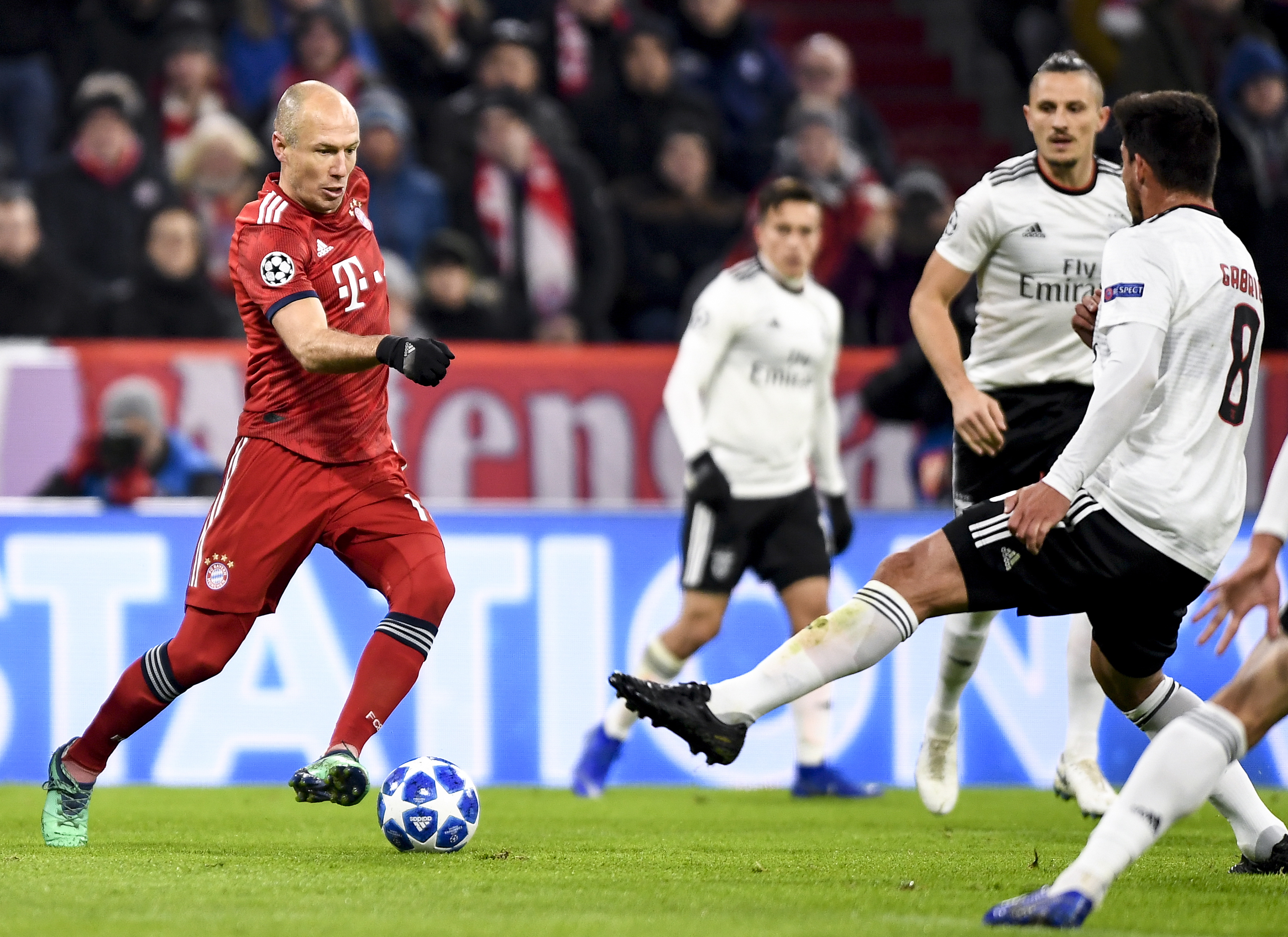 加拉塔萨雷高层炮轰土耳其足协：因遭裁判针对拒绝出席明日仪式（加拉塔萨雷高层怒斥土耳其足协：称遭裁判针对，拒绝出席明日仪式）