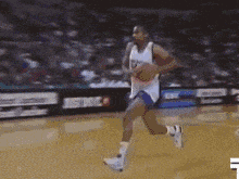 8场首发惊艳亮相！倪非凡一传进步大，但关键局仍靠老将（连续8场首发表现惊艳！倪非凡一传显著提升，关键时刻仍需老将托底）