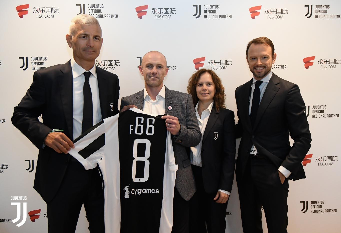 记者：申花队昨天傍晚抵达天津，出征的队伍中没有门将薛庆浩（申花昨傍晚抵津，出征名单未见门将薛庆浩）