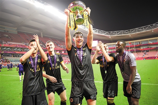 泽林斯基：之前不了解凯拉特；我们需要踢出认真且专注的比赛（泽林斯基：此前对凯拉特了解不多，但我们必须打出专注而严谨的比赛）