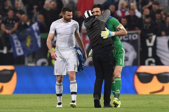 骑士vs马刺前瞻：米切尔PK福克斯，马刺势头火热冲击3连胜（骑士迎战马刺前瞻：米切尔对决福克斯，马刺状态火热剑指三连胜）