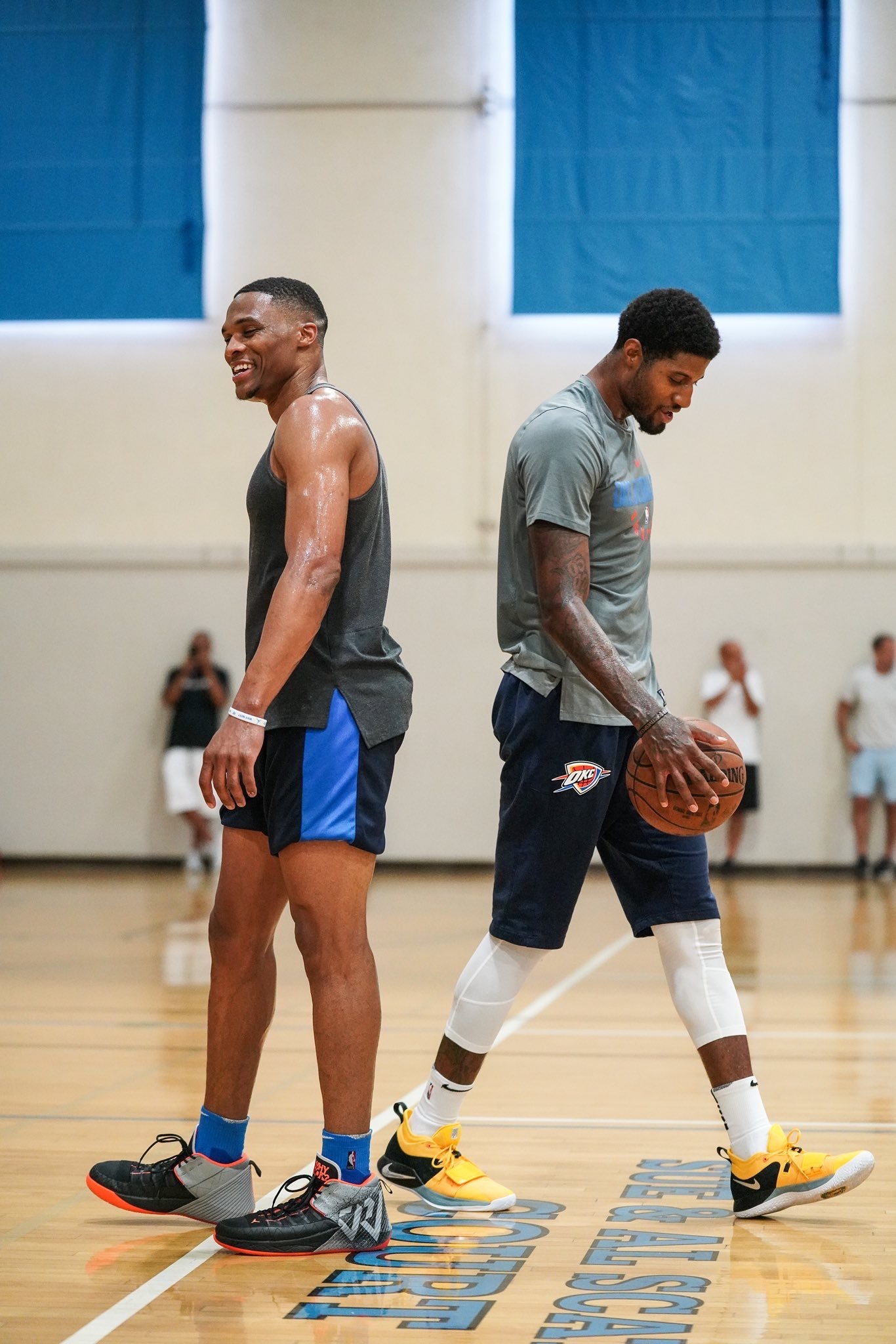 铁卫主场首球比肩C罗，曼联1-1西汉姆联，反超利物浦升英超第八（铁卫主场处子球媲美C罗，曼联1-1西汉姆，力压利物浦升至英超第八）