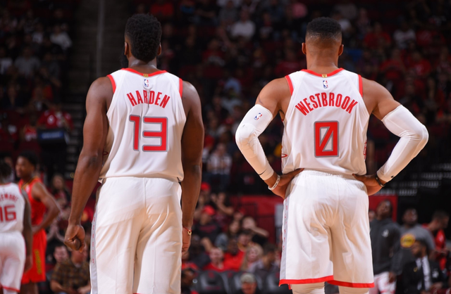 迪乌夫：过去我从没踢过右路，但只要能帮助球队我都愿意去做（迪乌夫：虽未踢过右路，只要有利球队我愿意尝试）