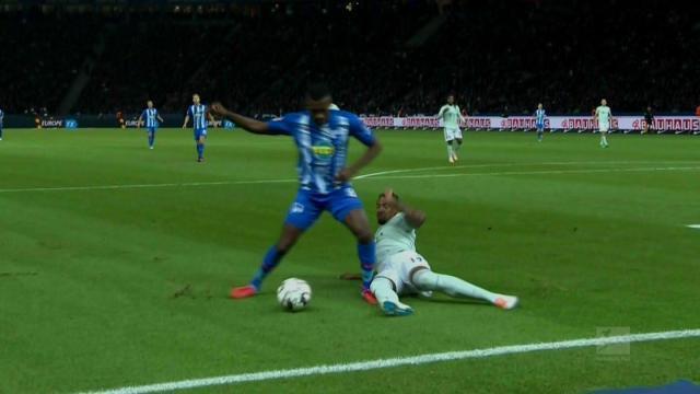 U22国足战韩国首发与负越南相比仅更换门将，王博豪继续出任中锋（U22国足对阵韩国首发较负越南仅换门将，王博豪仍担纲中锋）