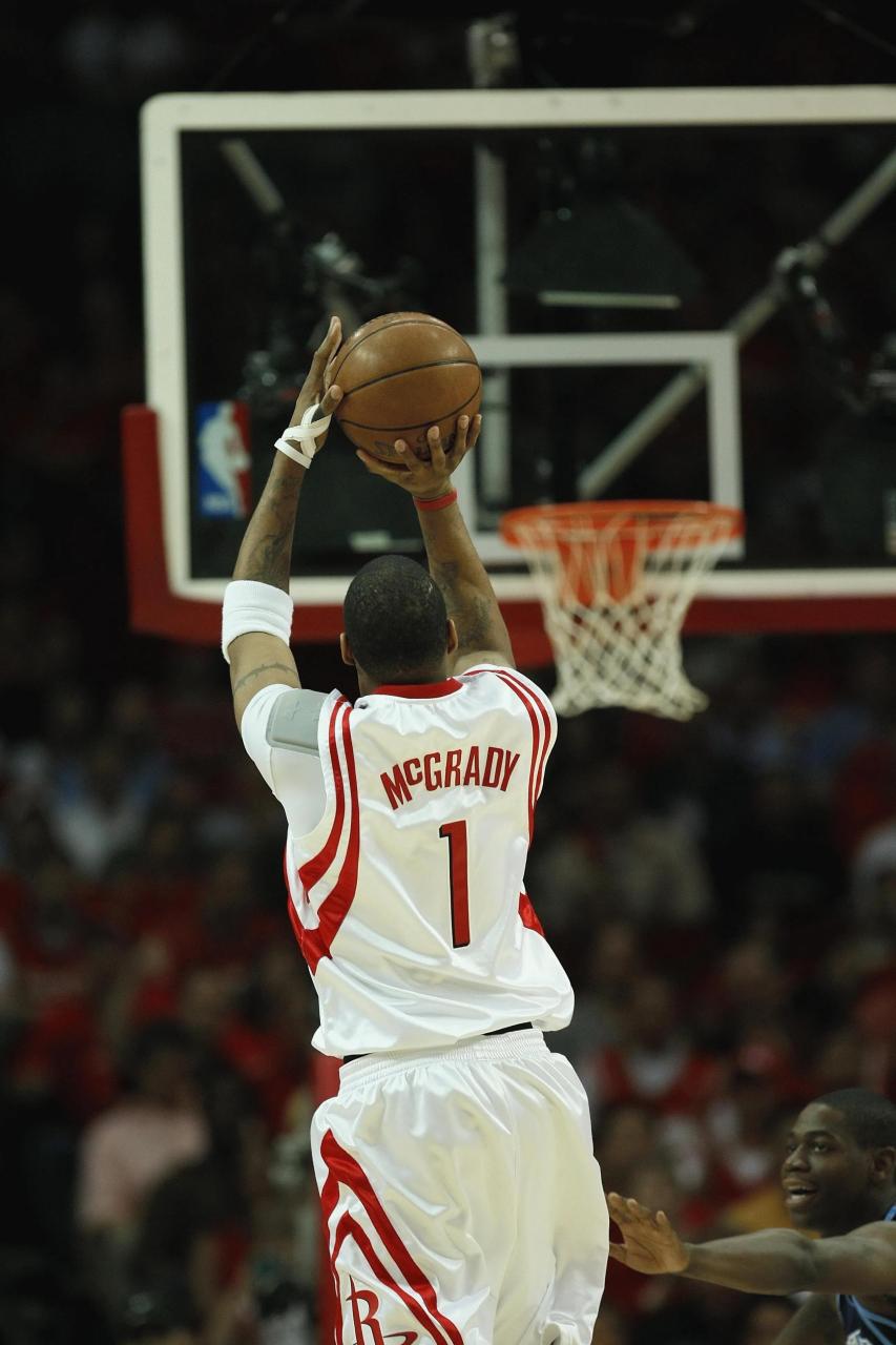 离谱的手感！库明加10投1中贡献4分7篮板3助攻（手感冰冷！库明加10投1中仅4分7板3助）