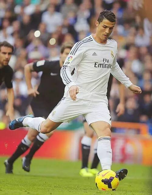 意甲战报：奥尔班梅开二度，维罗纳2-1战胜佛罗伦萨（意甲综述：奥尔班双响，维罗纳2-1力克佛罗伦萨）