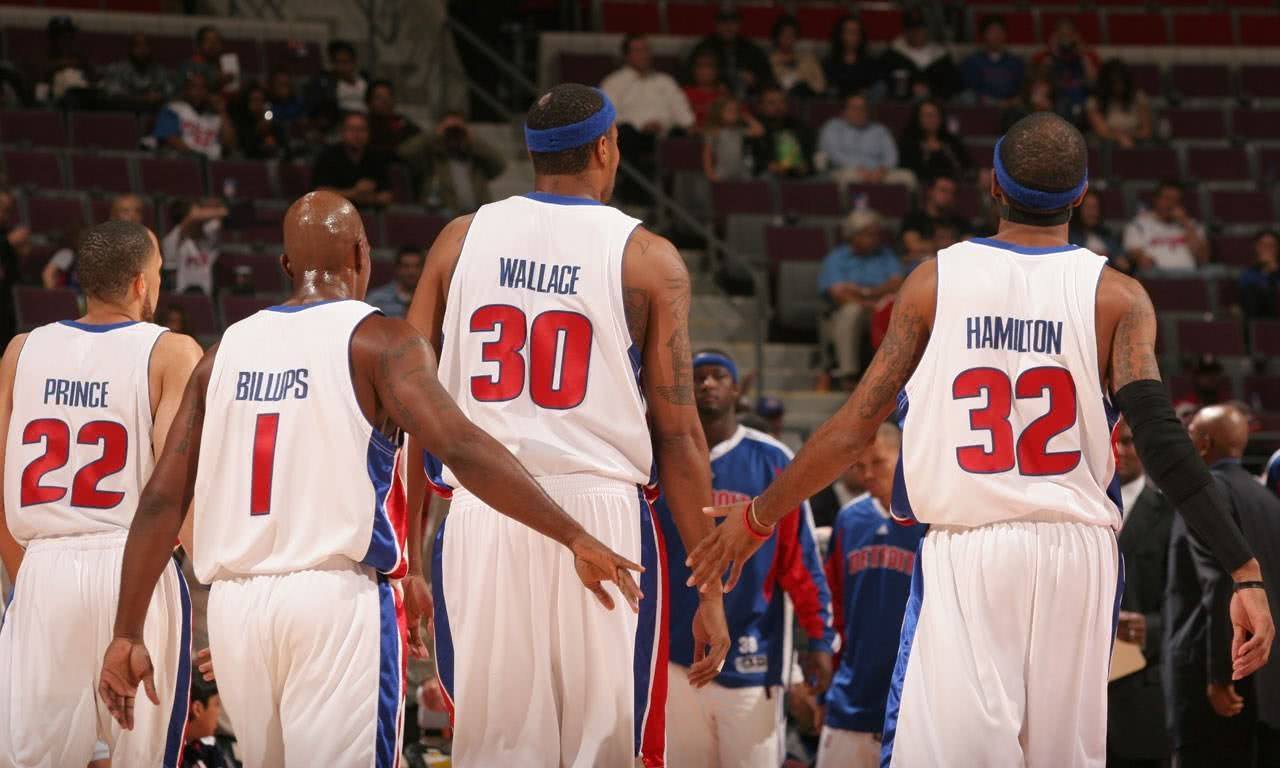 因排名垫底多名球员家人遭死亡威胁，佛罗伦萨官方表示谴责（排名垫底致多名球员家属遭死亡威胁，佛罗伦萨俱乐部予以强烈谴责）